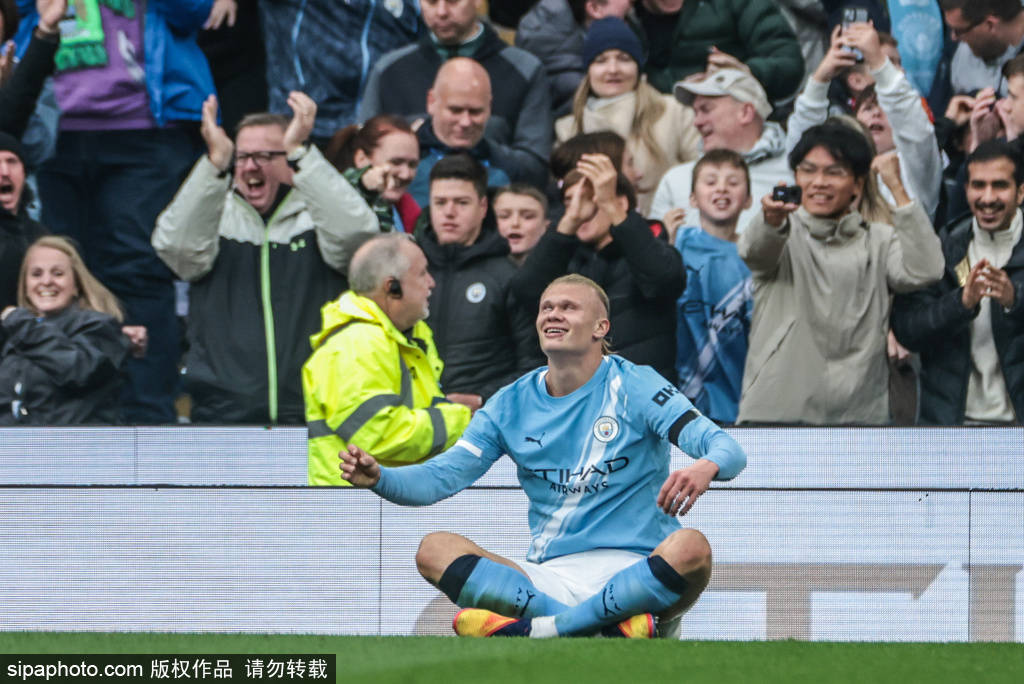 多纳鲁马庆祝曼城2-0战胜那不勒斯：欧洲之夜的背后故事与战术解析